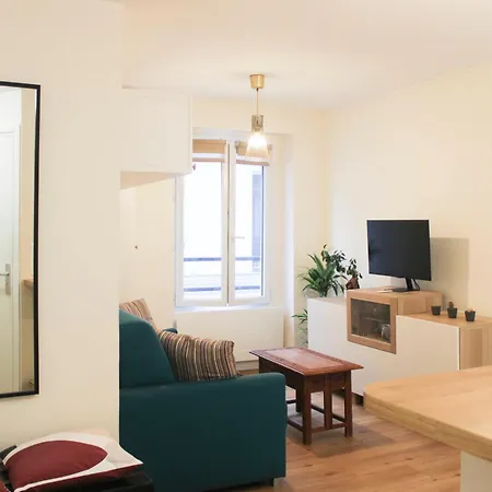 Bright With Balcony Quiet Location Apartment *